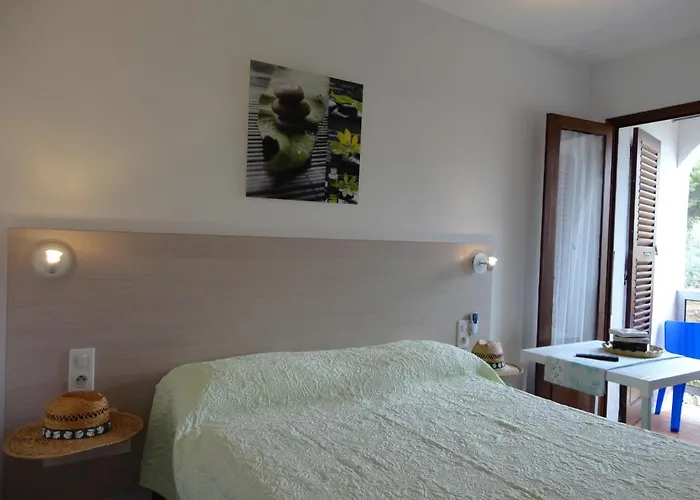 Hotel Punta E Mare Des Ou Des T2 2*