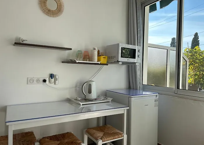 Hotel Punta E Mare Des Ou Des T2 2*