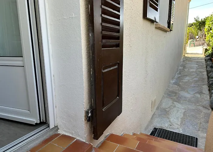 Hotel Punta E Mare Des Ou Des T2 2*