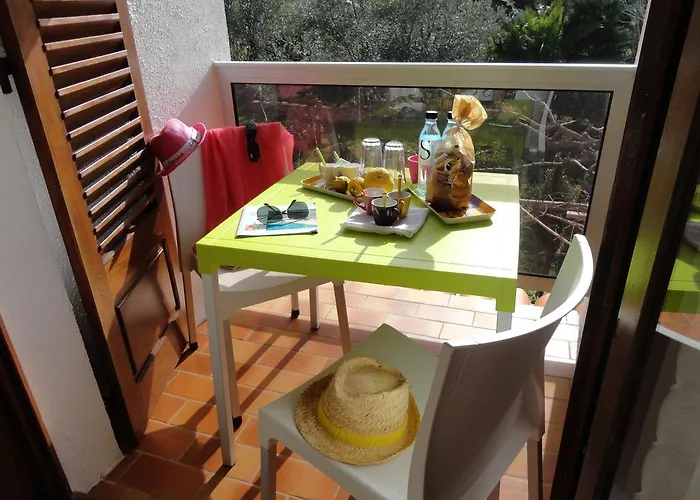 Punta E Mare Des Ou Des T2 호텔 2*